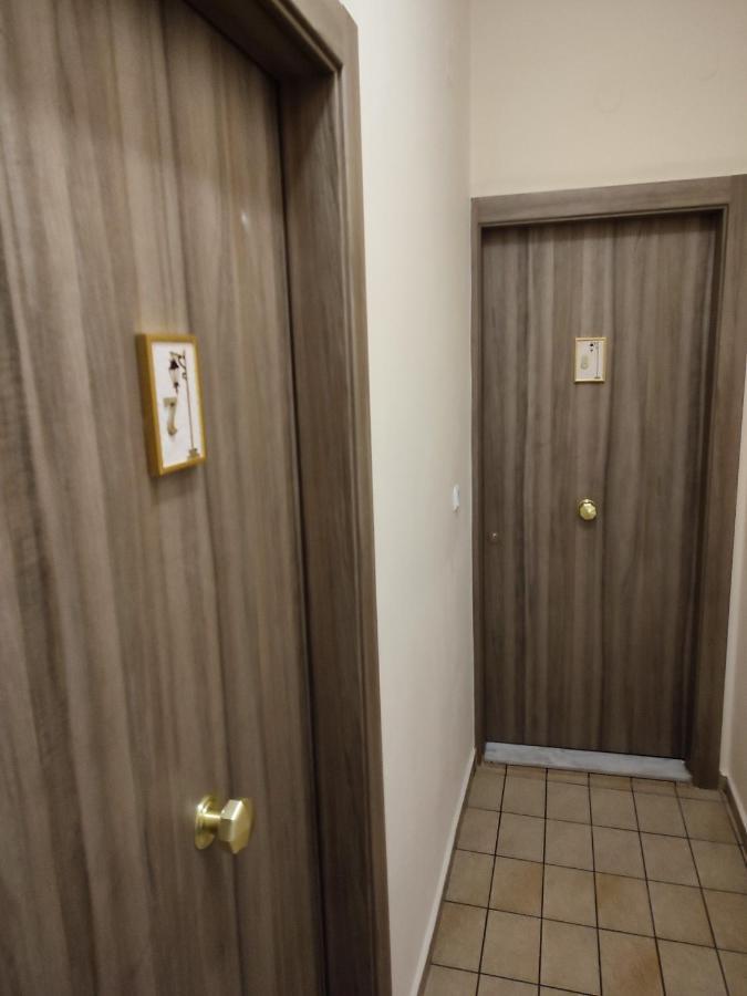 Central 9 Rooms แอร์มูโปลี ภายนอก รูปภาพ