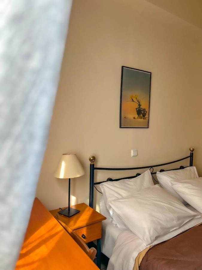 Central 9 Rooms แอร์มูโปลี ภายนอก รูปภาพ