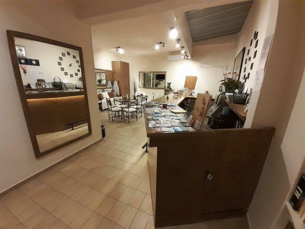 Central 9 Rooms แอร์มูโปลี ภายนอก รูปภาพ